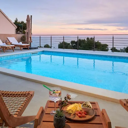 Dazzling Hvar Licita 4 Bedrooms Spacious Sunterrace Fitted With Sunbeds And Parasols Private Outdoor Swimming Pool Shaded, Vila Sveta Nedelja (Hvar)