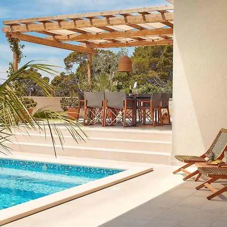 Dazzling Hvar Licita 4 Bedrooms Spacious Sunterrace Fitted With Sunbeds And Parasols Private Outdoor Swimming Pool Shaded,