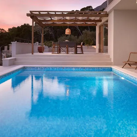 فيلة Dazzling Hvar Licita 4 Bedrooms Spacious Sunterrace Fitted With Sunbeds And Parasols Private Outdoor Swimming Pool Shaded, سفيتا نيدلجا