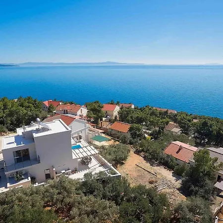 Dazzling Hvar Licita 4 Bedrooms Spacious Sunterrace Fitted With Sunbeds And Parasols Private Outdoor Swimming Pool Shaded, فيلة