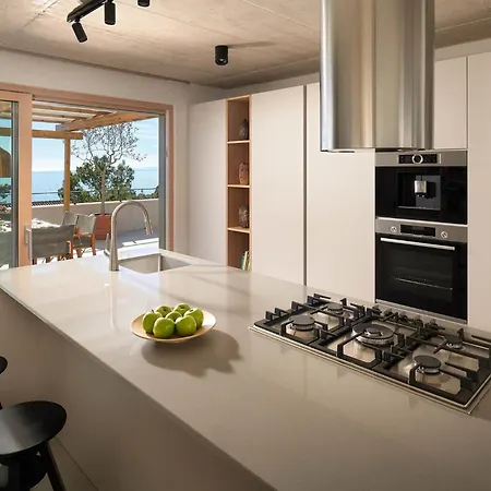Вилла Dazzling Hvar Licita 4 Bedrooms Spacious Sunterrace Fitted With Sunbeds And Parasols Private Outdoor Swimming Pool Shaded,